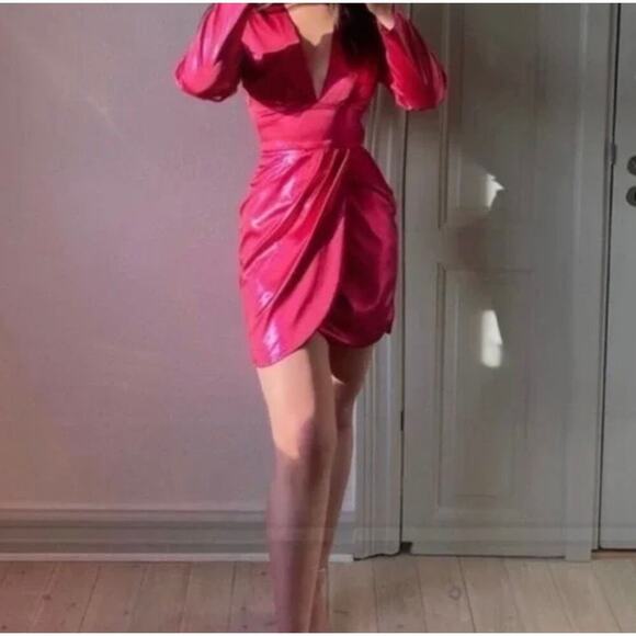 ZARA BLOGGER FAVORITE LAMINATED MINI DRESS FUCHSIA - Picture 1 of 16